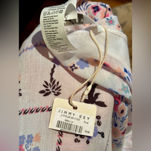 2/$20 - Jimmy Key Floral Tassel Scarf β New with Tags - Picture 8 of 9